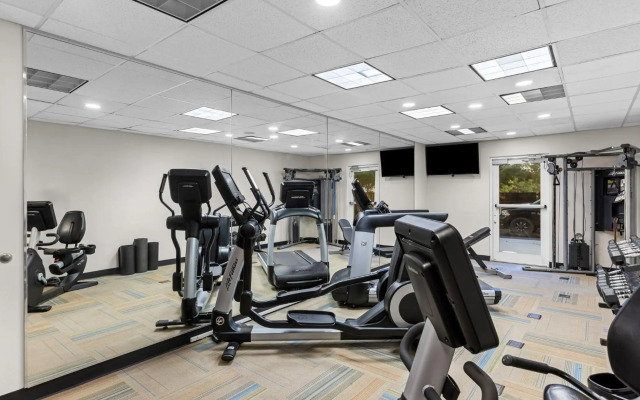 Holiday Inn Express and Suites Savannah - Midtown by IHG