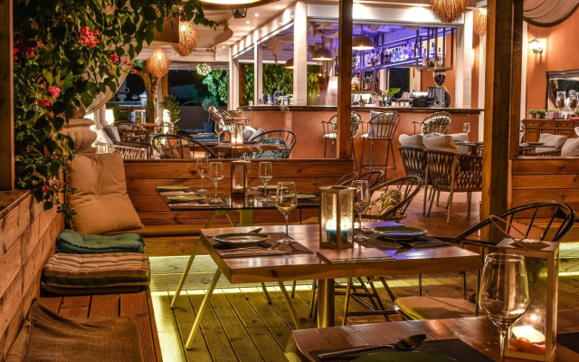 Aeolos Boutique Resort and Suites