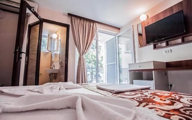 Jijo's Hotel