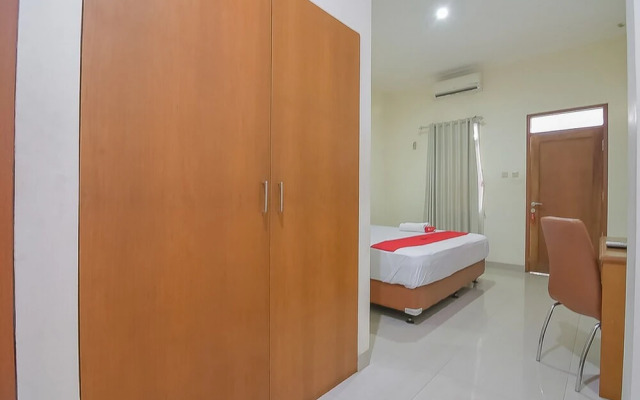RedDoorz near IPDN 2