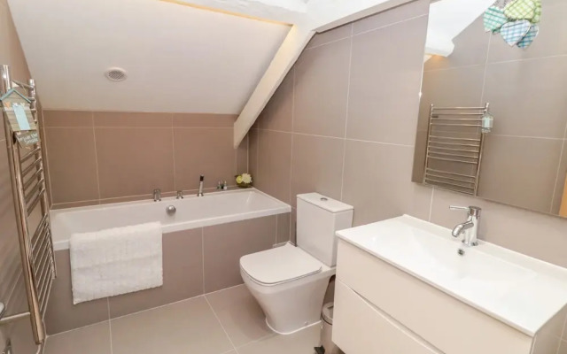 7 The Manor House, Hillfield Village