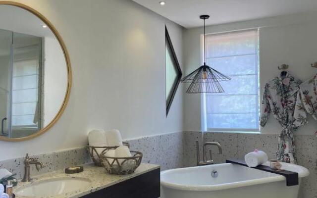 The Postcard on the Arabian Sea