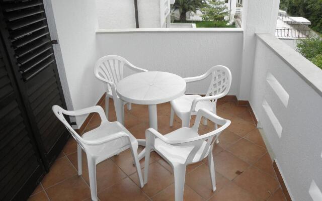 Apartment Mirja - 50 m from beach: A2 Petrcane, Zadar riviera