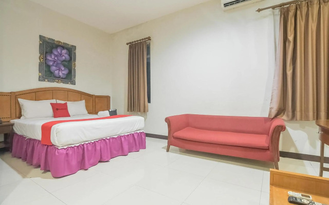RedDoorz Near Trans Studio Mall 3
