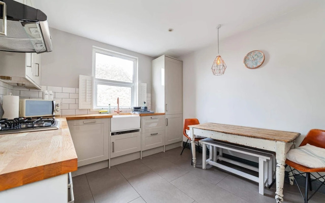 Colourful Southfields Charm