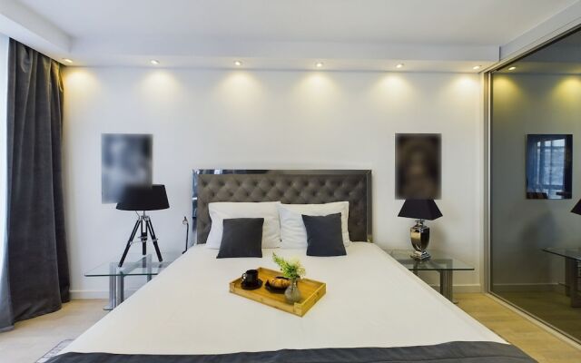 Apartment With Parking by Renters