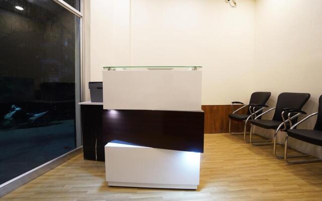 Qlark White Palace by OYO Rooms