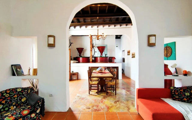 Great Rural House With Barbecue in Lanzarote Style