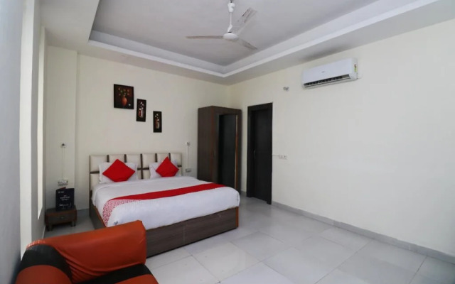 The Classic By OYO Rooms