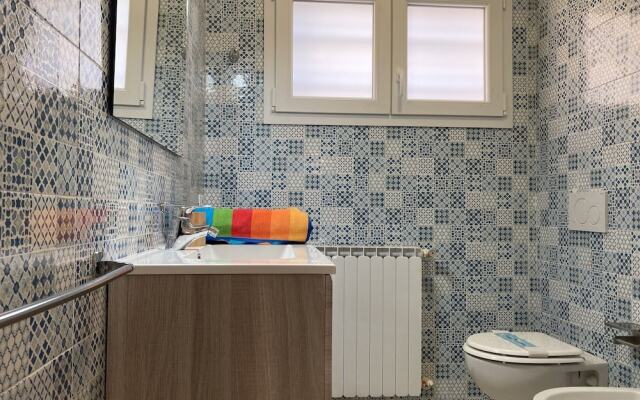 New and Bright Apartment Close to the Beach