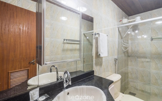 House With Pool and Barbecue.nat0202