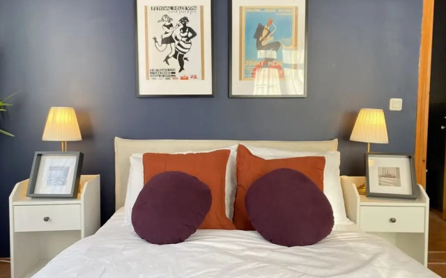 Central Flat With Balcony and Terrace in Sisli