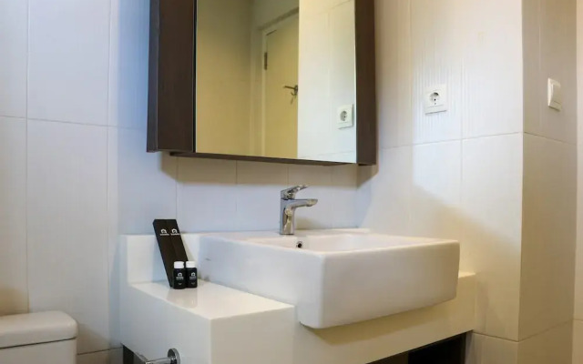 Spacious And Modern 3Br Apartment At Simprug Park Residences