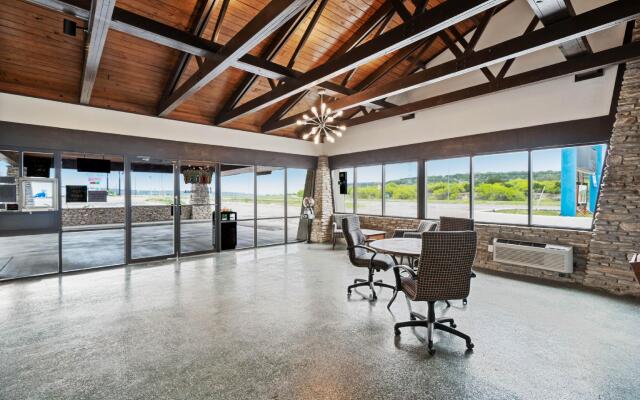 OYO Hotel Junction TX I-10