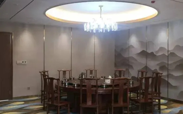Pula Hotel (Yulin Jincheng Center Pedestrian Street)