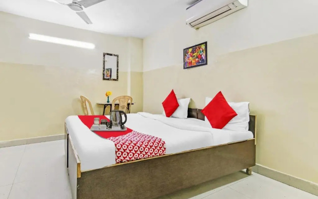 OYO Flagship 70341 Royal Green