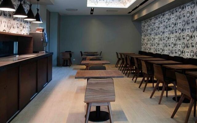 Square Hotel