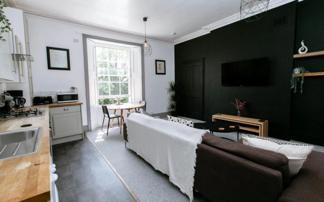 Spacious, Quiet and Central Apartment With Parking