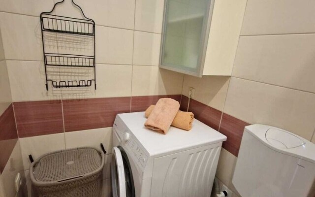 Coastal Apartment - Sleeps 6, Balcony & Parking