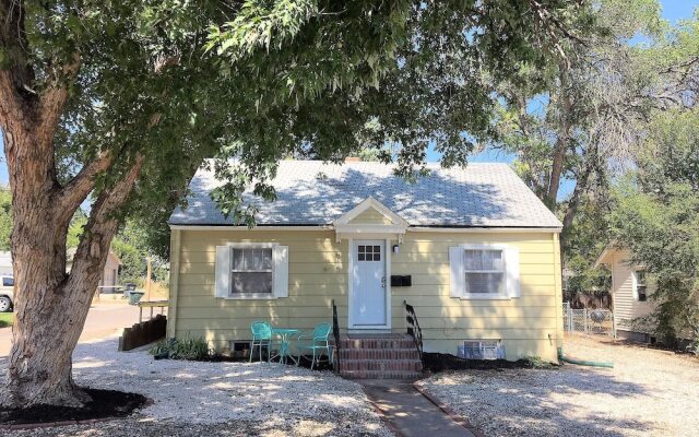 Beautiful Bungalow Next to UNC-FREE Cruiser Bikes!