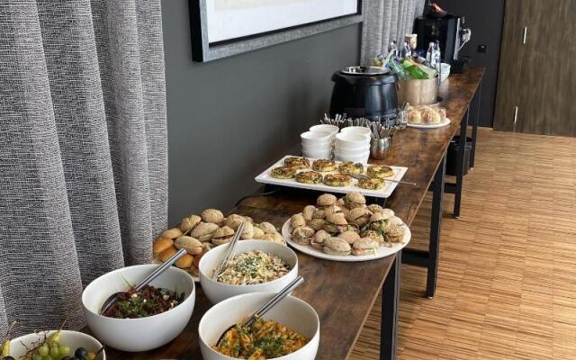 The Fourth - Tafelrond