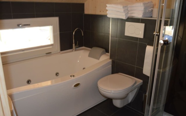Superior Chalet With Whirlpool