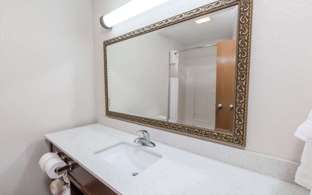 Baymont Inn & Suites Auburn