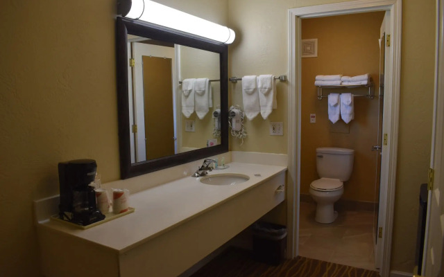 Quality Inn & Suites at Coos Bay