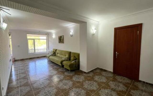 Karvan Hotel