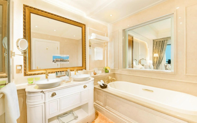 Legend Palace Hotel