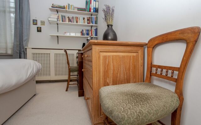 Gorgeous Central One Bed in Earls Court