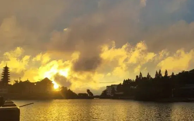 Tongshan Yuepan Lake Hotel
