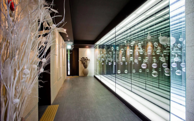 La Tree Hotel