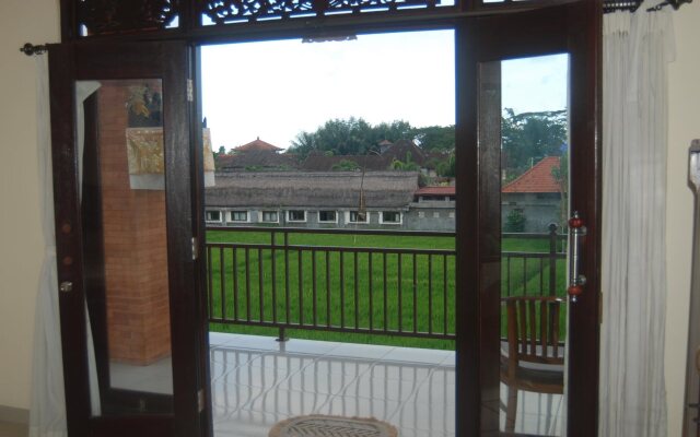 Adi Santia Bungalows