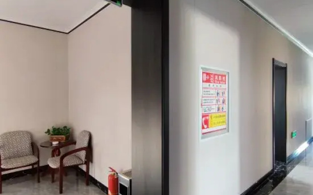 Ejinaqi Luxing Hostel