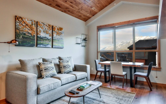 White Spruce Lodge by Spring Creek Vacations