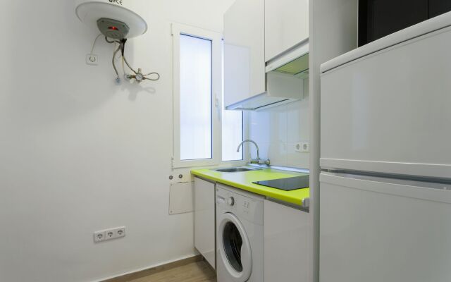 Dobo Rooms - Ronda de Segovia Apartments