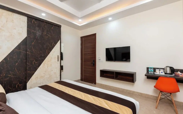Saavi Hotel Sector- 45
