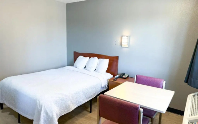 Motel 6 - Iowa City