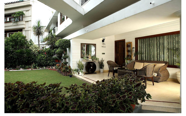 Ahuja Residency Golf Links