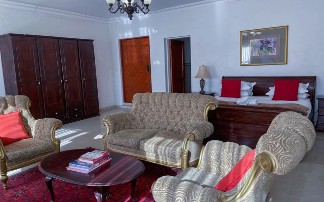 Kamsa Royal Guest House - Waterkloof Ridge