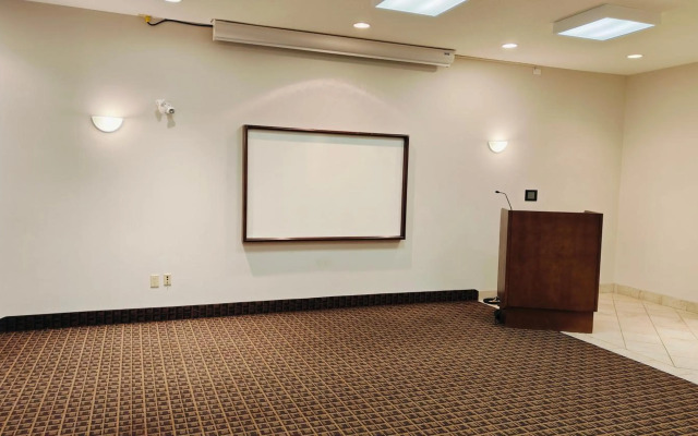 Coast Weyburn Hotel