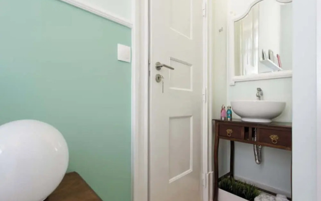 2 Bedroom Apartment Located Heart of Lisbon City