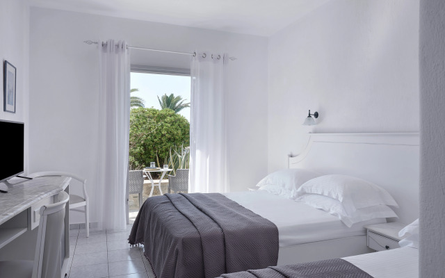 Myconian Sunrise Relais & Chateaux Hotel