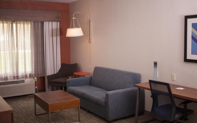 Holiday Inn Express Hotel & Suites, an IHG Hotel