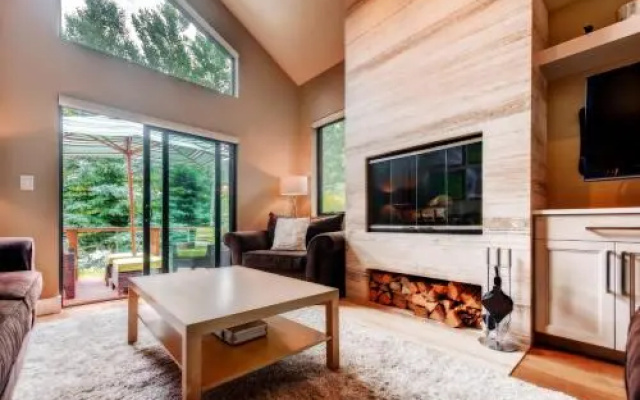 Four-Bedroom Family Friendly House with Chef's Kitchen - фото 3
