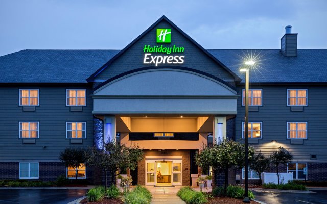 Holiday Inn Express & Suites Green Bay East, an IHG Hotel