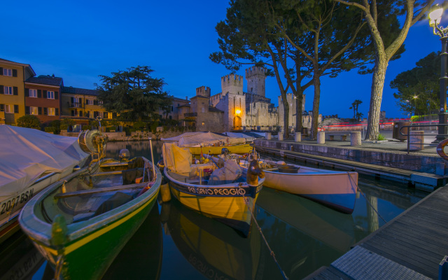 Magnolia Sirmione 500m from lake Garda