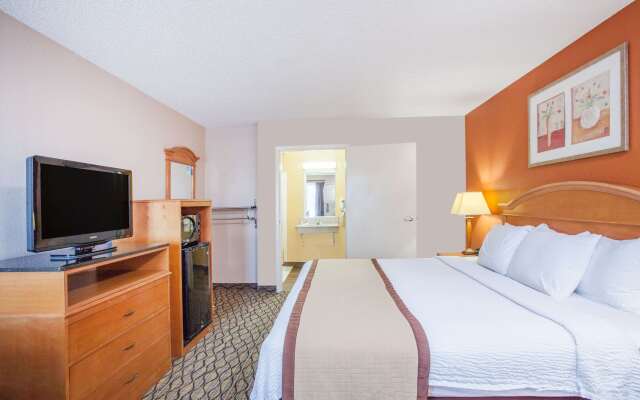 Baymont by Wyndham Madison Heights Detroit Area
