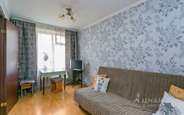 Apartment on Sedova 7-2